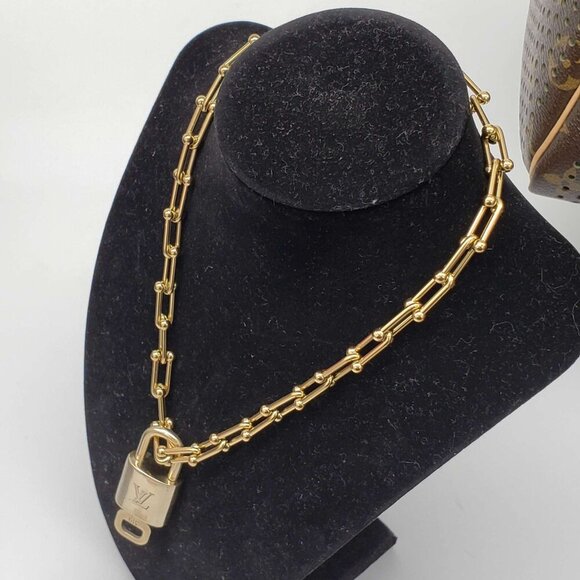 100% Auth Louis Vuitton Lock & Key with Unbranded Gold Plated Chain Necklace - Picture 2 of 11